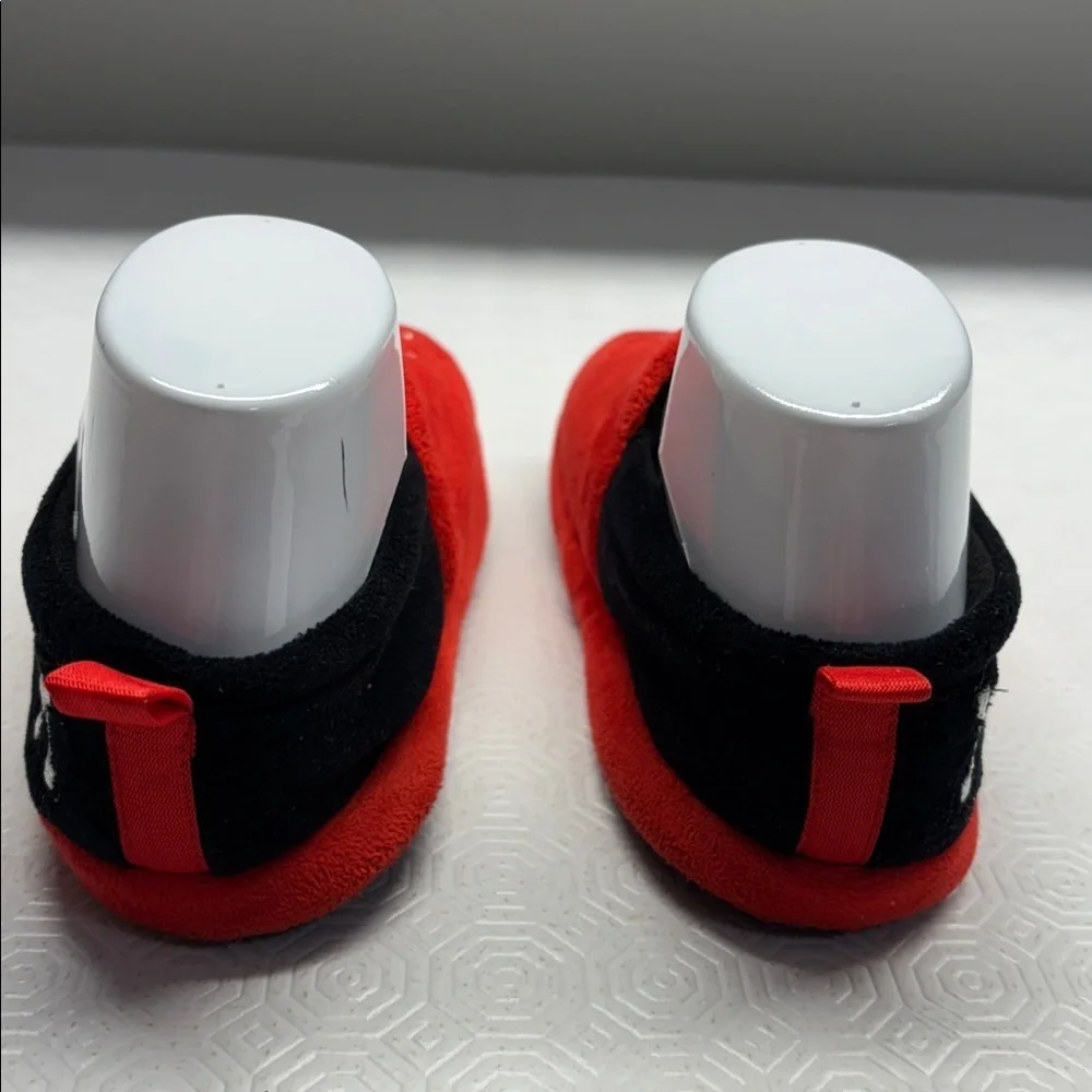 Disney Mickey Mouse Slippers Size 2/3 Youth Colour Red/Black - Picture 3 of 9